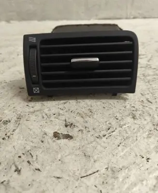 Toyota Avensis T250 Dashboard side air vent grill/cover trim 8518