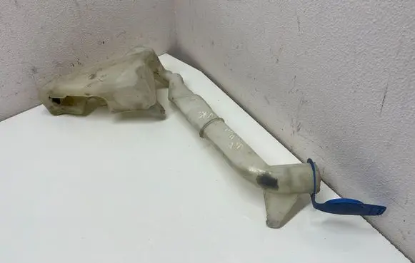 Volkswagen Fox Windshield washer fluid reservoir/tank 6Q0956453N 6Q0956453P