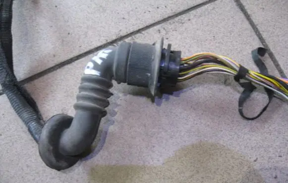 Ford Puma Front door wiring loom/harness boot AMP965028