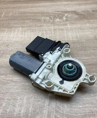 Volkswagen PASSAT B6 Rear door window regulator motor 1K0959792H 975280200