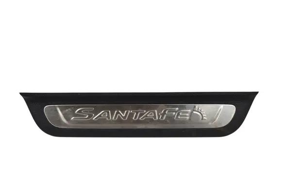 Hyundai Santa Fe Rear sill trim cover 85887S1500 85887