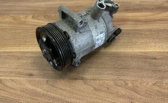 Volkswagen Tiguan Air conditioning (A/C) compressor (pump) 5K0820803E