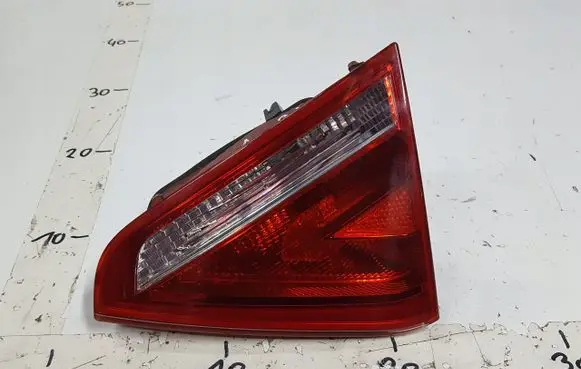 Tailgate rear/tail lights
