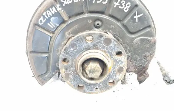 Skoda Octavia Mk2 (1Z) Front wheel hub spindle knuckle