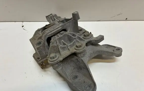 Opel Astra K Engine mount bracket 42496542