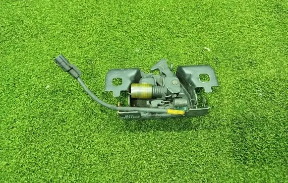Opel Vivaro Engine bonnet/hood lock/catch 656011705R