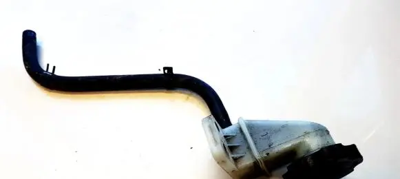 Chevrolet Captiva Brake fluid reservoir 