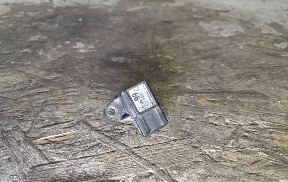Mercedes-Benz C W202 Air pressure sensor 0105429917 2851