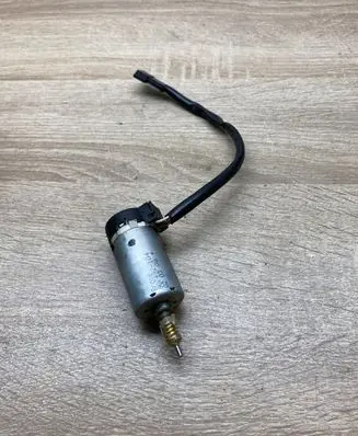 BMW 5 E60 E61 Seat adjustment motor 907492104