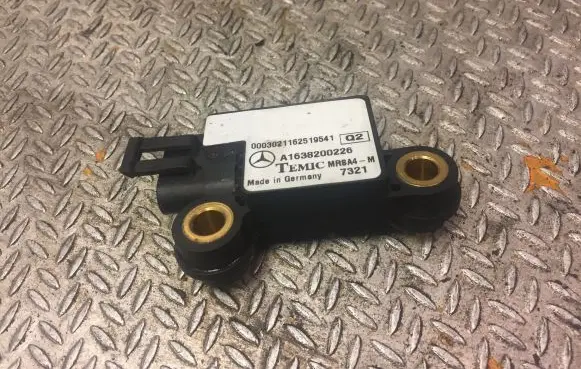 Mercedes-Benz ML W163 Airbag deployment crash/impact sensor 1638200226