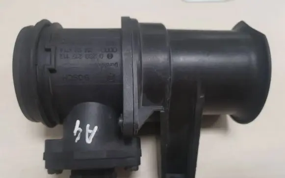 Audi A4 S4 B5 8D Mass air flow meter 058133471A