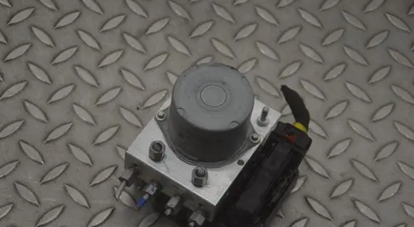 Tesla Model Y ABS Pump 104474500B