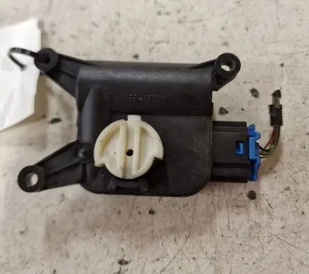 Audi A6 S6 C6 4F Air flap motor/actuator 0132801358
