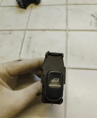 Volvo S60 Electric window control switch 8685288