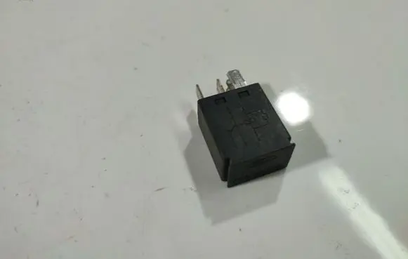 Toyota Avensis Verso Other relay F57B14B192AA F57B-14B192-AA