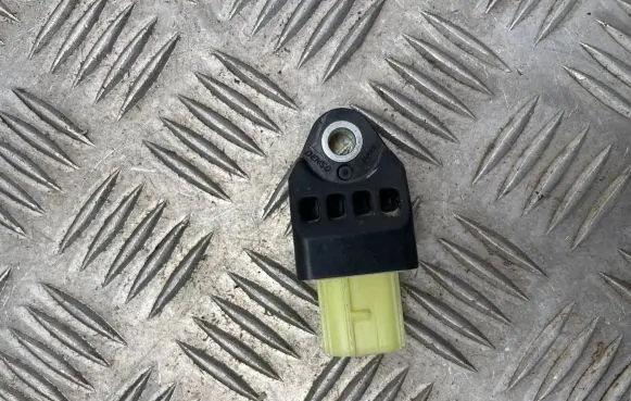 Toyota RAV 4 (XA30) Airbag deployment crash/impact sensor 8983133020