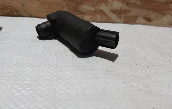 Volvo XC90 Windscreen/windshield washer pump 1S7117K624DC