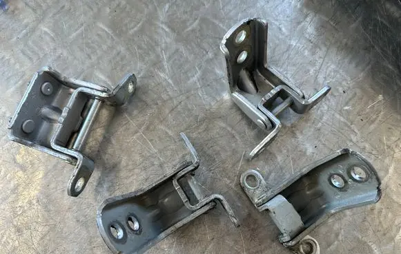Nissan X-Trail T32 Rear door hinge set 