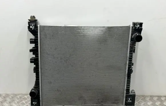 Jeep Grand Cherokee WL Coolant radiator P66596164AA 8340366579