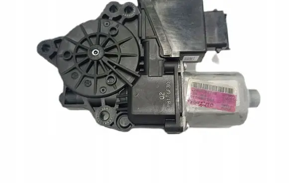 KIA Pro Cee'd II Front door window regulator motor 82460A2710