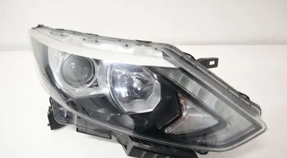 Nissan Qashqai Headlight/headlamp 10018013