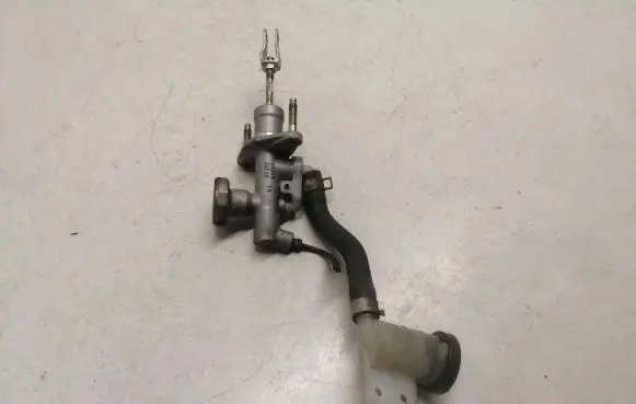 Nissan Almera N16 Clutch master cylinder