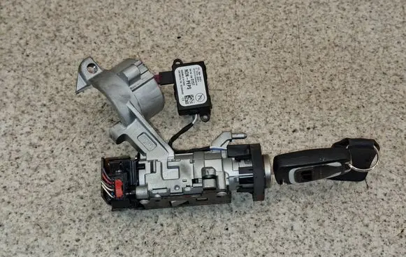 Opel Adam Ignition lock 13364322 30180211695 13500157