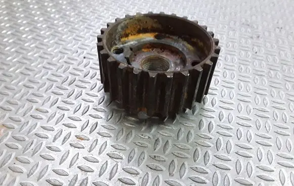 Volkswagen Golf IV Crankshaft pulley 06A105263C