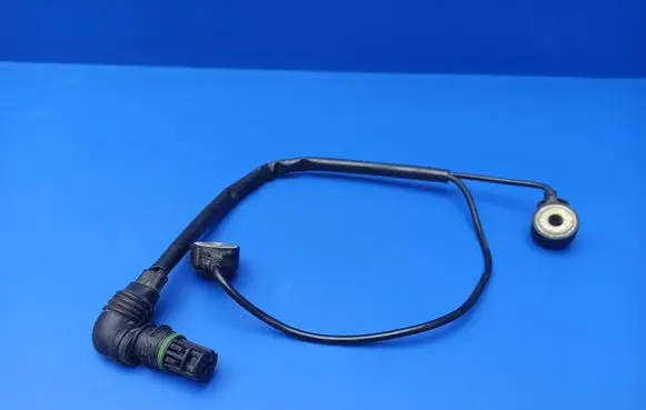 BMW 7 E65 E66 Detonation knock sensor 1709317 0261231136 094304