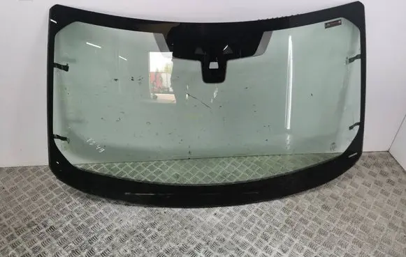 Land Rover Discovery Sport Front windscreen/windshield window 