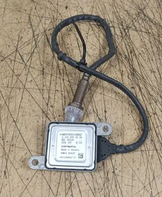 Mercedes-Benz E C207 W207 Lambda probe sensor A0009053606