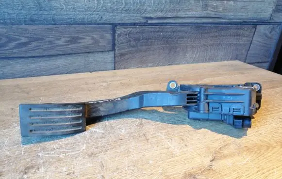 Volvo V50 Accelerator throttle pedal 4M519F836BH