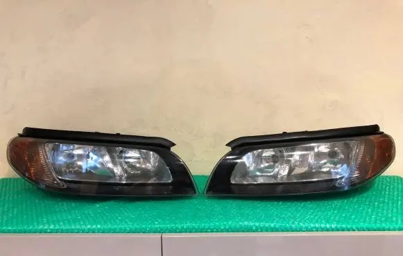 Volvo V70 Headlight/headlamp 8635077 8635078