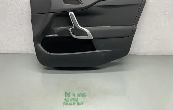 Citroen DS4 Front door card panel trim