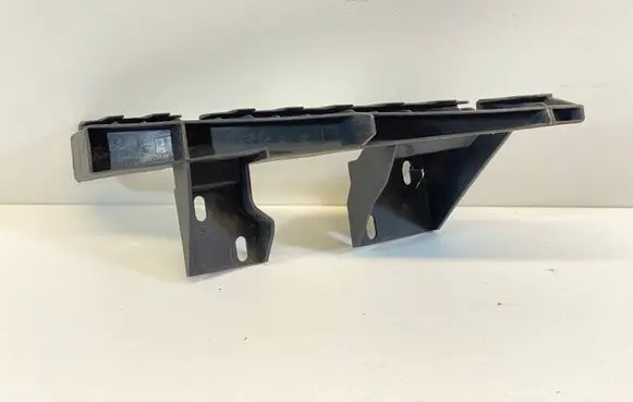 Audi Q7 4L Front bumper mounting bracket 4L0807334