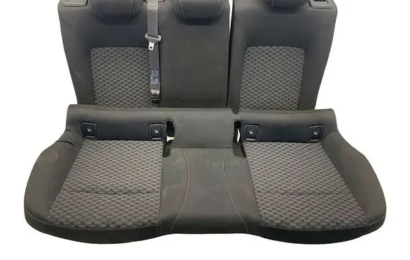 Opel Astra K Second row seats