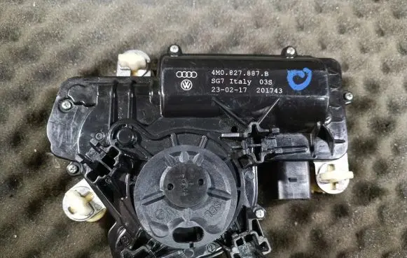 Audi Q7 4M Tailgate boot lock/latch motor 4M0827887B