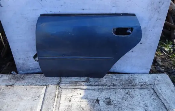 Subaru Legacy Rear door