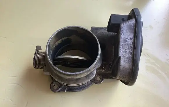 BMW 5 E60 E61 Throttle valve 780437301