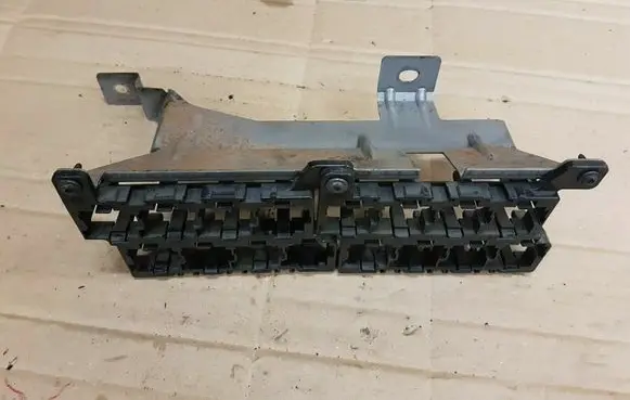 Volkswagen Transporter - Caravelle T5 Relay mounting block 7H1971301A 7H0937503