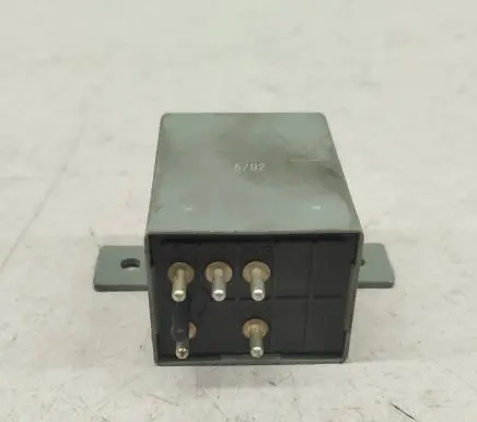 Mercedes-Benz E W124 Other relay 2018200205 A2018200205