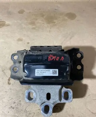 Engine mount bracket