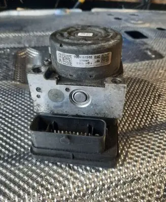 Peugeot 208 ABS Pump 9864161580
