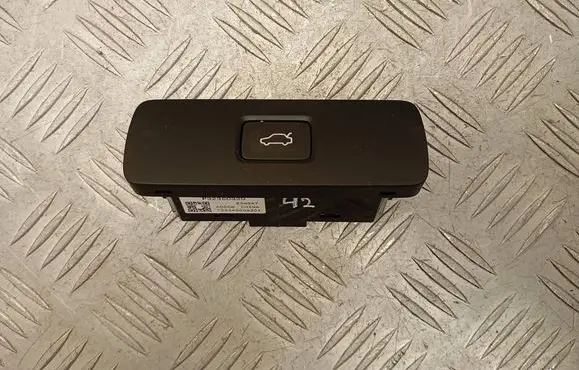 Volvo XC60 Tailgate/boot open switch button P32350330