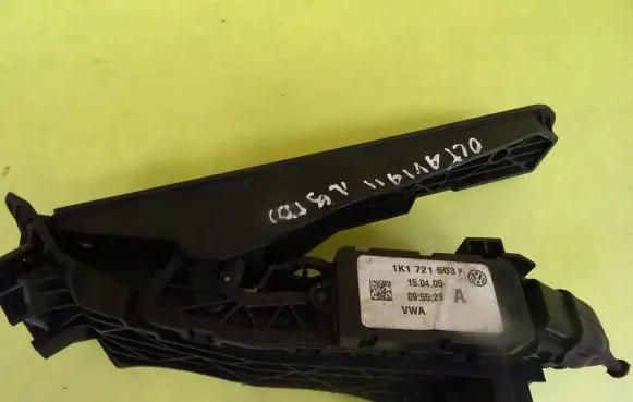 Skoda Octavia Mk2 (1Z) Accelerator throttle pedal 1K1721503P