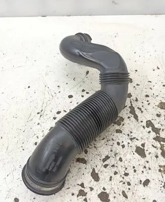 Opel Insignia A Turbo air intake inlet pipe/hose 55560898 329788454