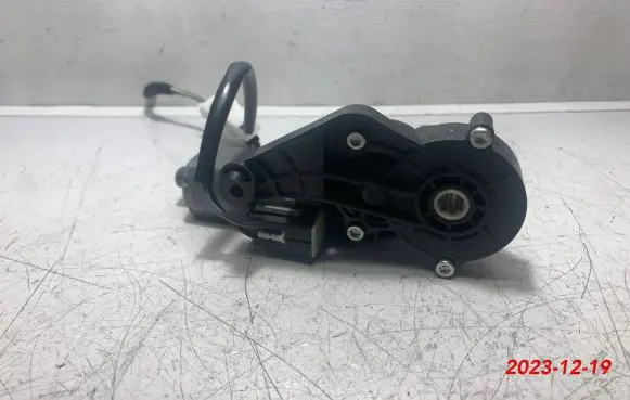 Mercedes-Benz E W212 Seat adjustment motor 82584369 82584369-4 825843694