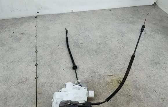 Volkswagen PASSAT B6 Front door lock 601001043422P