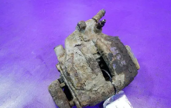 Volkswagen PASSAT B5 Front brake caliper