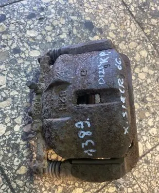 Nissan X-Trail T30 Front brake caliper